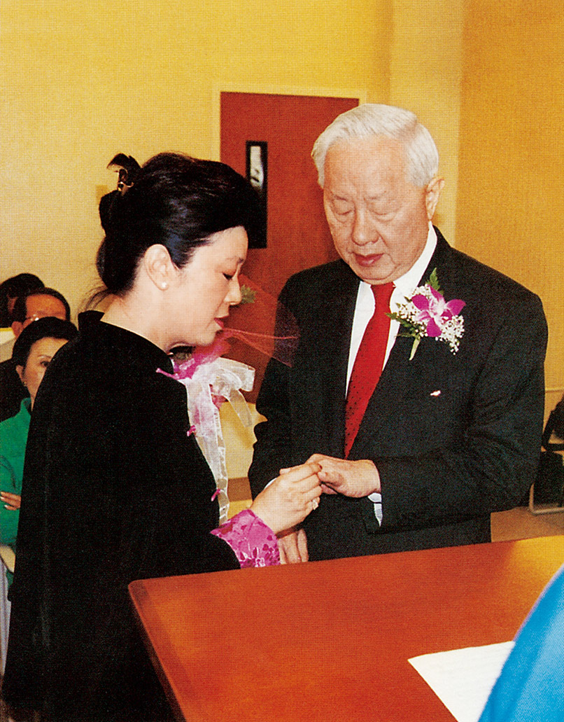 與張淑芬結婚照